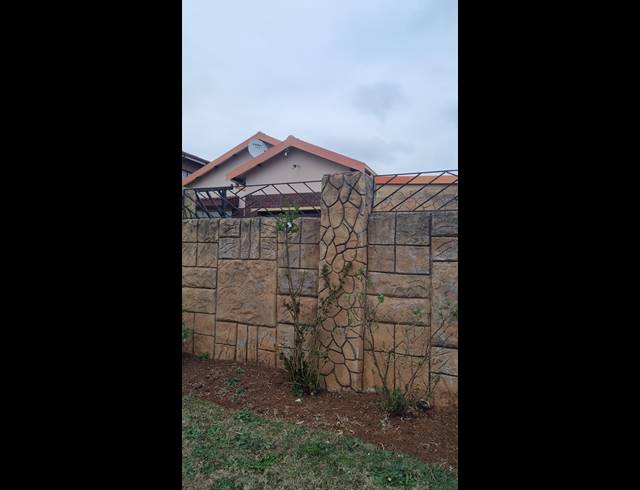 3 BEDROOM HOUSE FOR SALE IN LENNOXTON